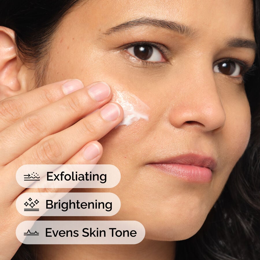 Model application of Azelaic Acid Suspension 10%